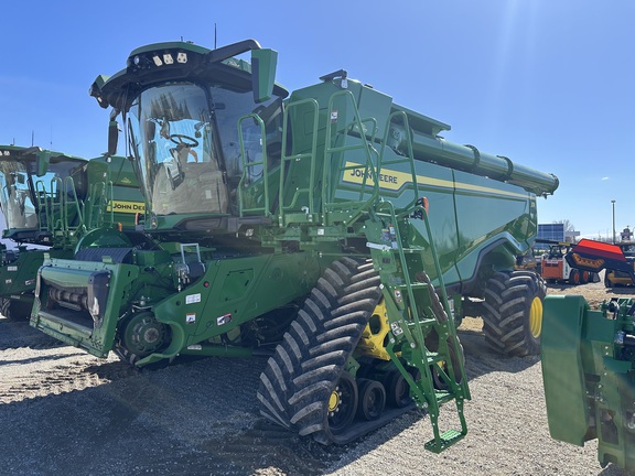2023 John Deere X9 1100 Combine