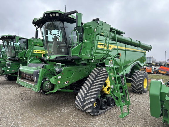 2023 John Deere X9 1100 Combine