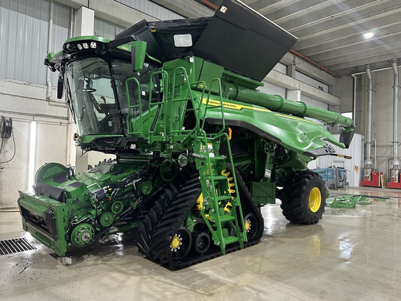 2023 John Deere X9 1100 Combine