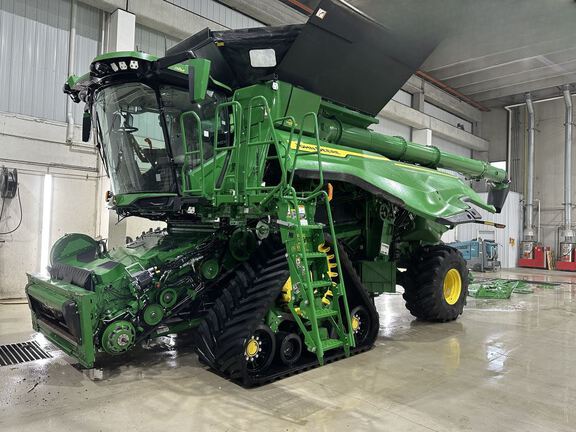 2023 John Deere X9 1100 Combine