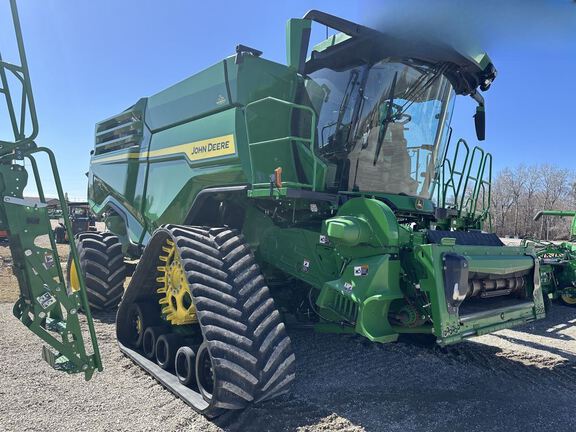 2023 John Deere X9 1100 Combine