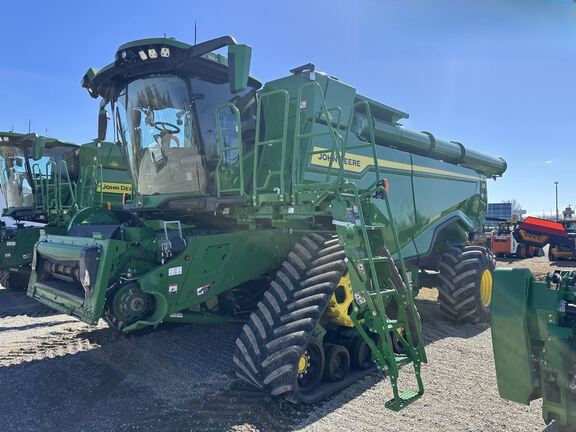 2023 John Deere X9 1100 Combine