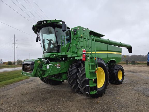 2023 John Deere S780 Combine