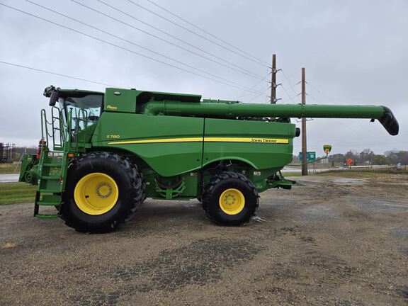 2023 John Deere S780 Combine
