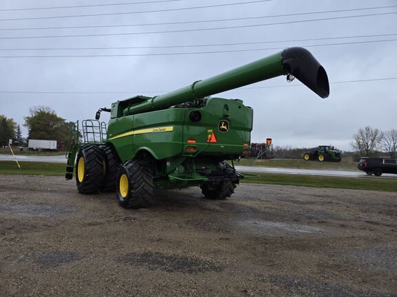 2023 John Deere S780 Combine