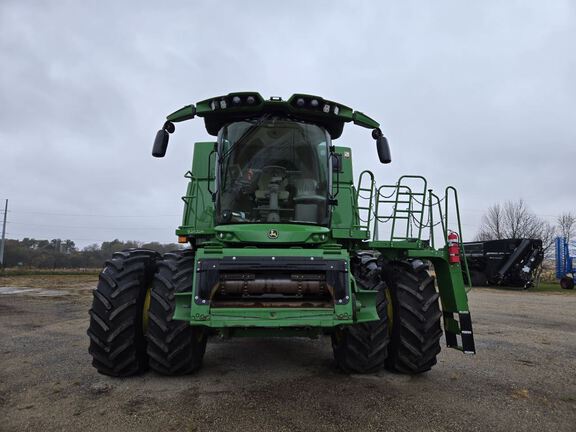 2023 John Deere S780 Combine