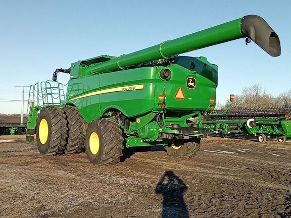 2023 John Deere S780 Combine