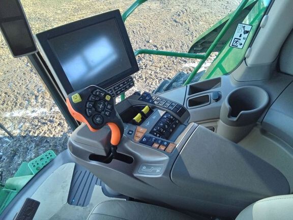 2023 John Deere S780 Combine