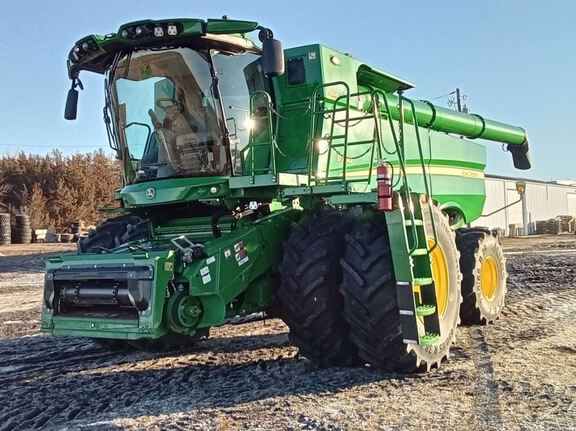 2023 John Deere S780 Combine