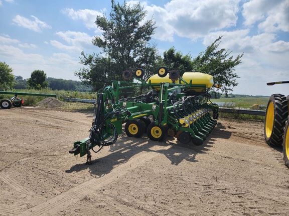 2013 John Deere DB44 Planter