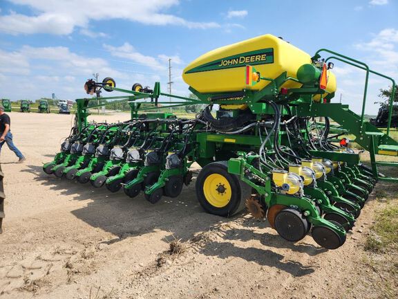 2013 John Deere DB44 Planter