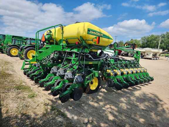 2013 John Deere DB44 Planter