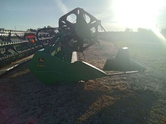 2009 John Deere 630F Header Combine