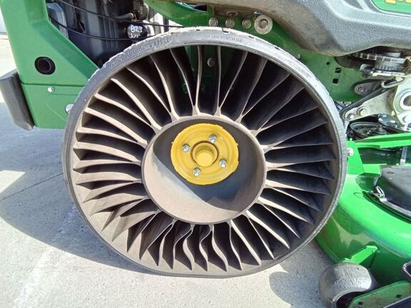 2017 John Deere Z930R Mower/Zero Turn