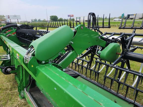 2024 John Deere RD40F Header Combine