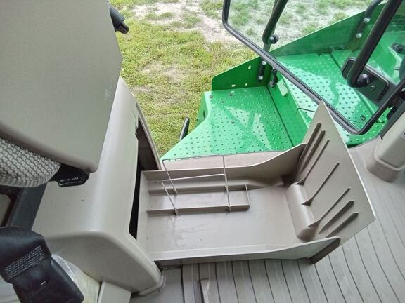 2023 John Deere 9R 440 Tractor 4WD