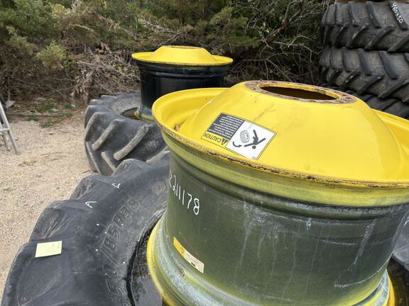 2019 John Deere 20 BOLT RIMS Tires