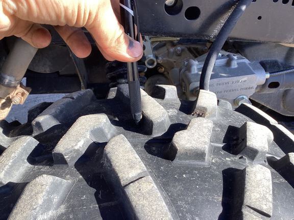 2013 John Deere 825I ATV