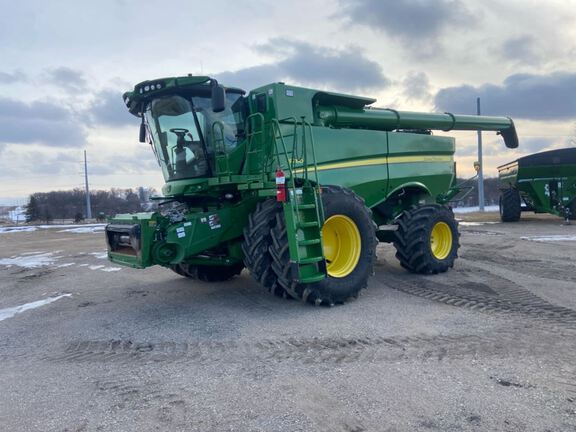 2021 John Deere S780 Combine