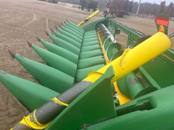 2013 John Deere 612C Header Corn Head