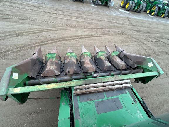 John Deere 643 Header Corn Head