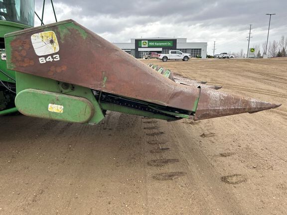 John Deere 643 Header Corn Head
