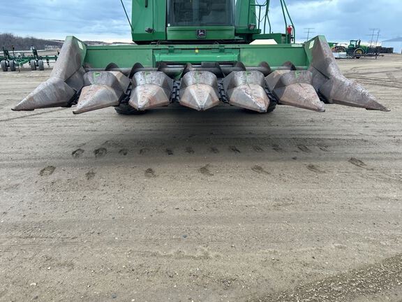 John Deere 643 Header Corn Head