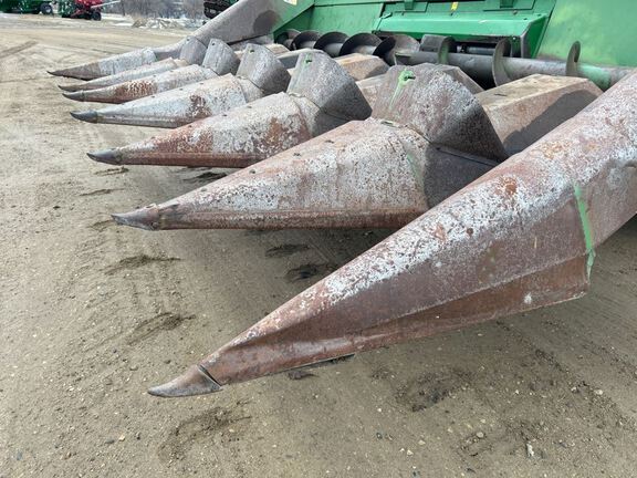 John Deere 643 Header Corn Head