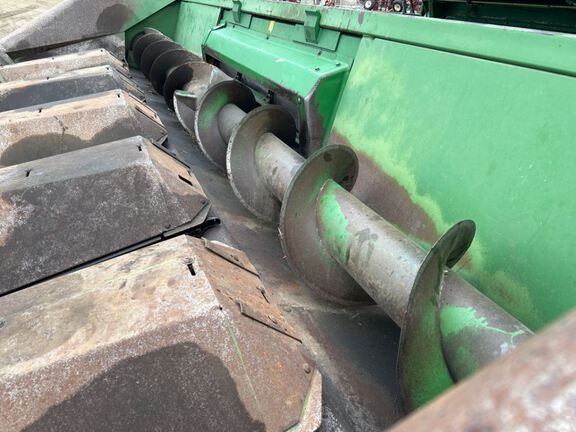 John Deere 643 Header Corn Head