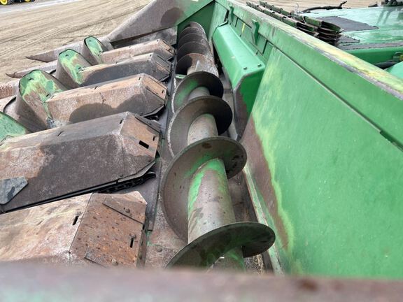John Deere 643 Header Corn Head