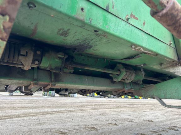 John Deere 643 Header Corn Head