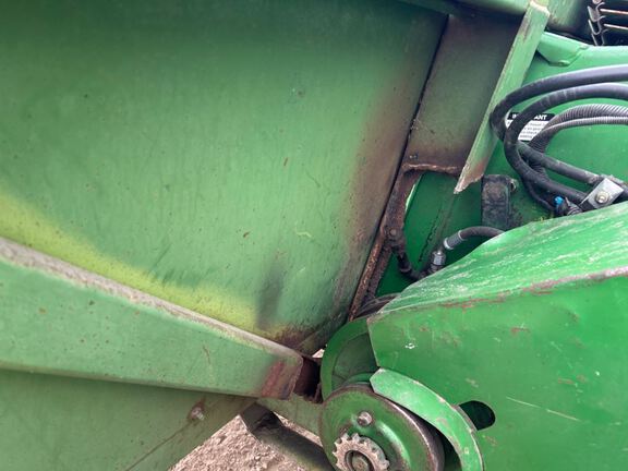 John Deere 643 Header Corn Head