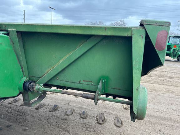 John Deere 643 Header Corn Head