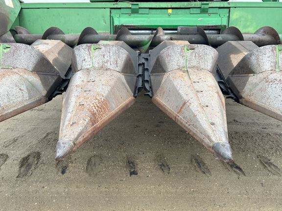 John Deere 643 Header Corn Head