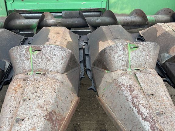 John Deere 643 Header Corn Head