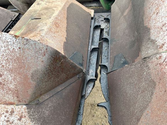 John Deere 643 Header Corn Head