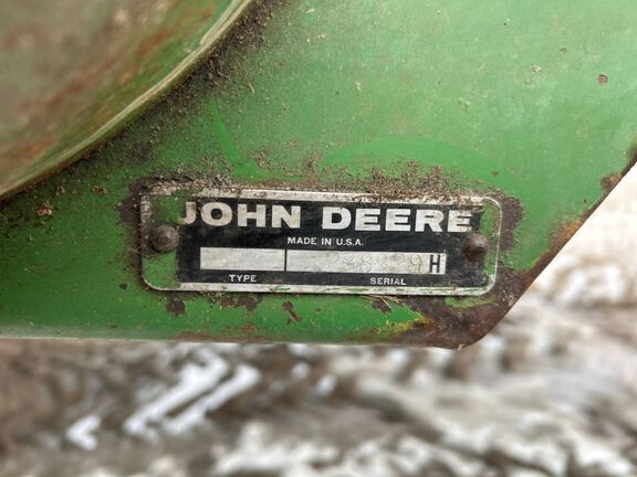 John Deere 643 Header Corn Head