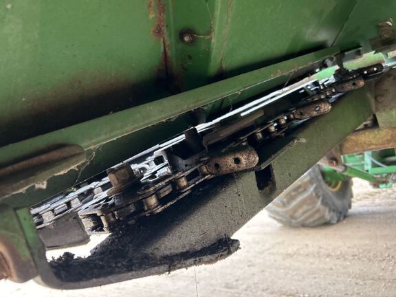 John Deere 643 Header Corn Head