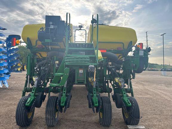 2011 John Deere 1770NT CCS Planter