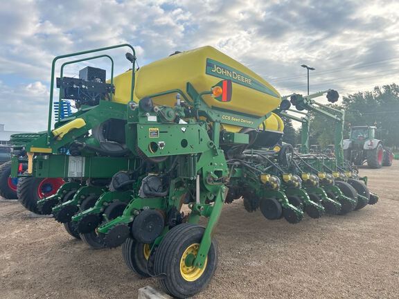 2011 John Deere 1770NT CCS Planter