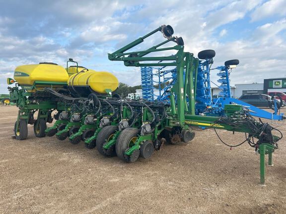 2011 John Deere 1770NT CCS Planter
