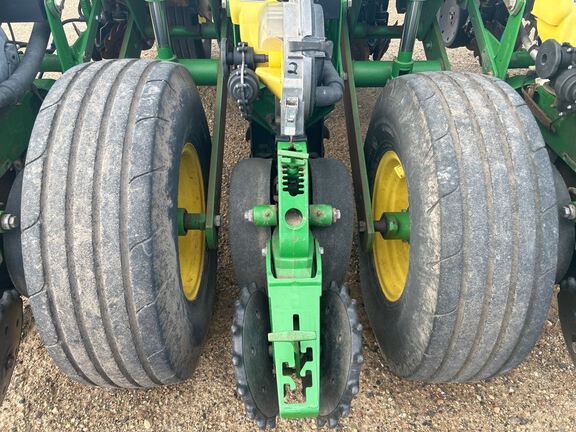2011 John Deere 1770NT CCS Planter
