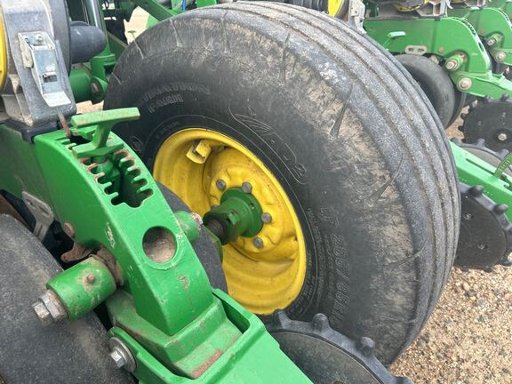 2011 John Deere 1770NT CCS Planter