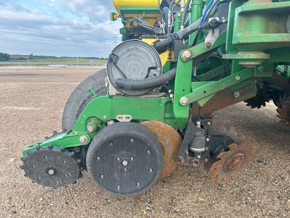 2011 John Deere 1770NT CCS Planter