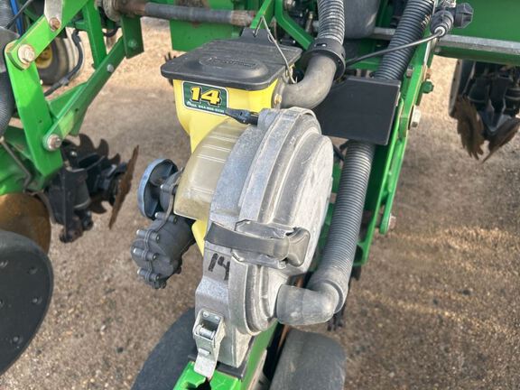 2011 John Deere 1770NT CCS Planter