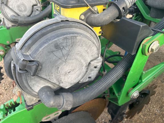 2011 John Deere 1770NT CCS Planter