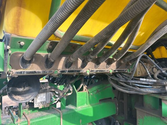 2011 John Deere 1770NT CCS Planter