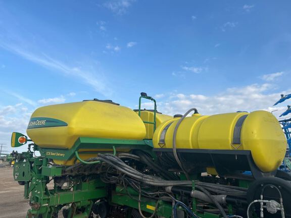 2011 John Deere 1770NT CCS Planter