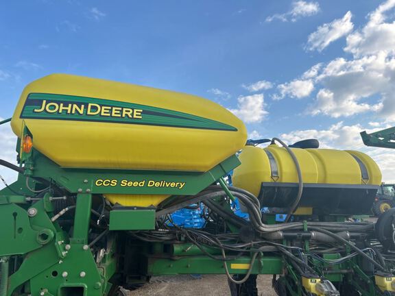 2011 John Deere 1770NT CCS Planter