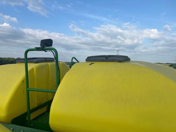 2011 John Deere 1770NT CCS Planter